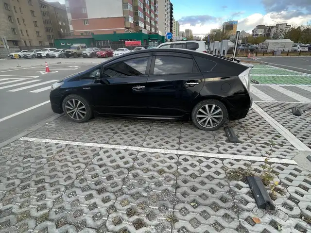 Toyota Prius 30