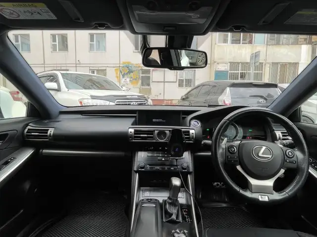 Lexus IS