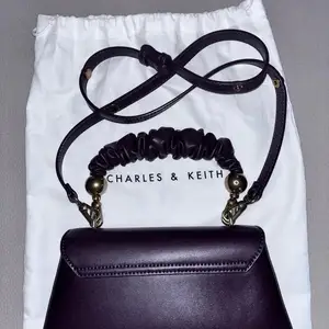 Charles & keith, хар ягаан өнгө, Улаанбаатар — Хан-Уул — 11-р хороо