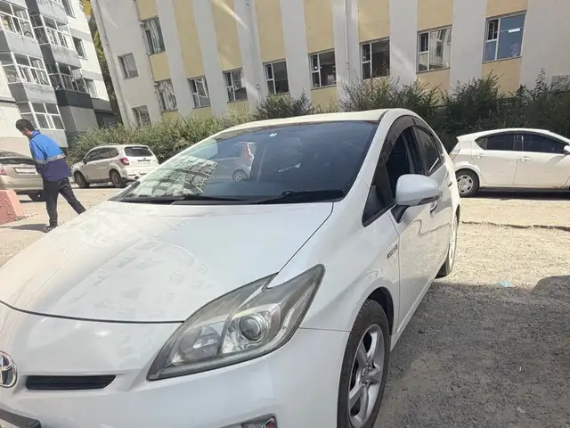 Toyota Prius 30