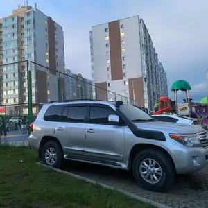 Toyota Land Cruiser 200