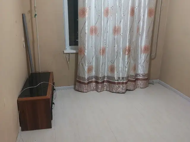 Бзд, 13 хороололд хажуу өрөө 14мкв, Улаанбаатар — Баянзүрх — Натур худалдааны төв