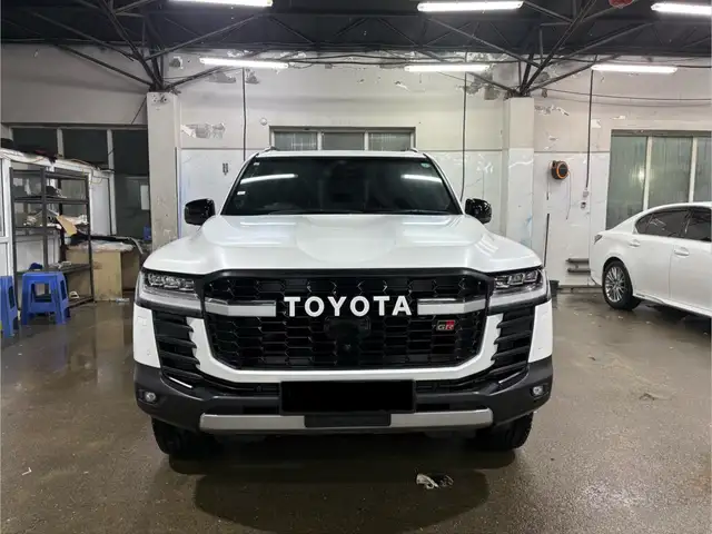 Toyota Land Cruiser 300