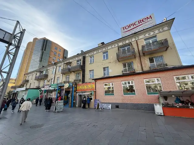 Чд, цэцэг төвийн баруун талд гал тогоо тусдаа 3 өрөө байр 80m2, Улаанбаатар — Чингэлтэй — 40 мянгат