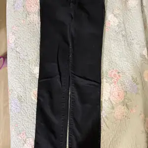 Zara хар жинсэн өмд, Улаанбаатар — Хан-Уул — 19-р хороолол