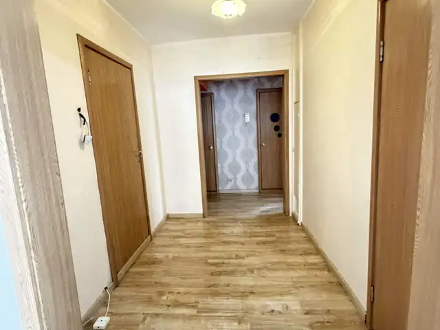 Төмөр замд нарны гүүрний баруун талд 2 өрөө байр 57m2, Улаанбаатар — Баянгол — 1-р хороо