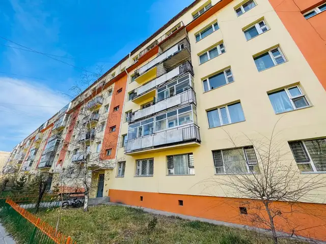Бгд төмөр замд гал тогоо тусдаа 2 өрөө 52мкв, Улаанбаатар — Баянгол — Төмөр зам