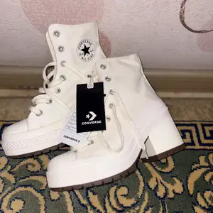 Converse 70 de luxe heel, Улаанбаатар — Сүхбаатар — 5-р хороо