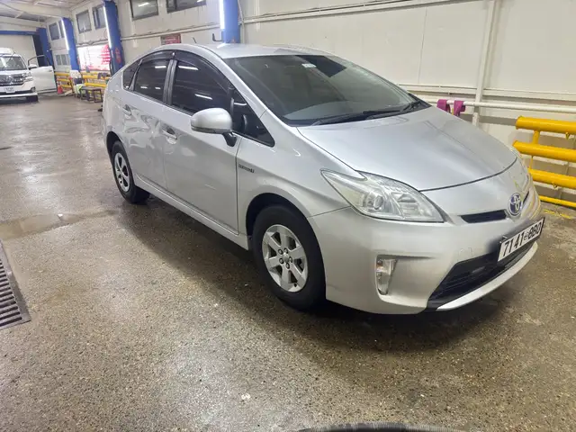 Toyota Prius 30