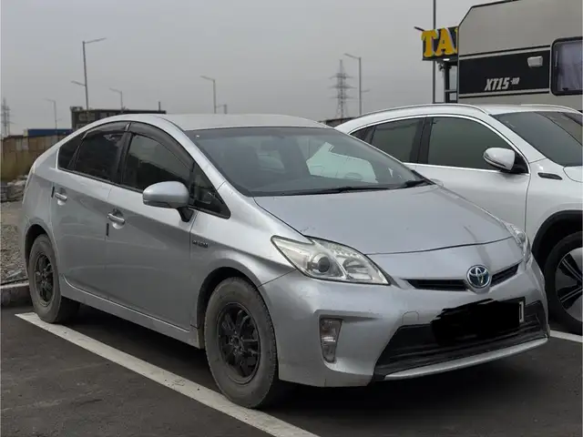 Toyota Prius 30