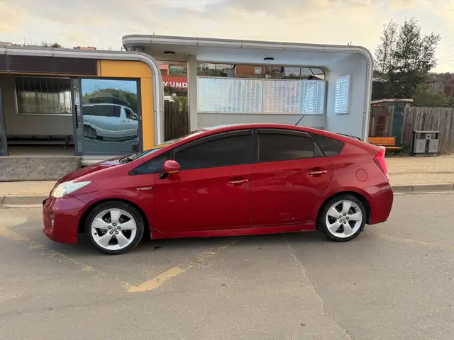 Toyota Prius 30