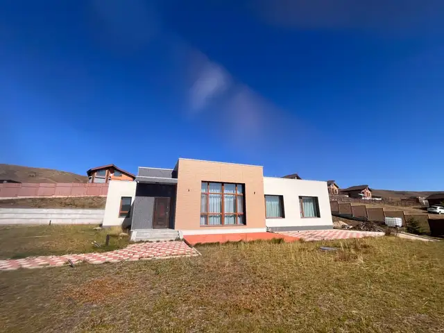 Кувейтын аманд 4 өрөө хаус, Төв