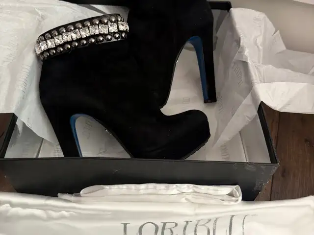 Loriblu made in italy gutal, Улаанбаатар — Баянгол — Баруун 4 зам