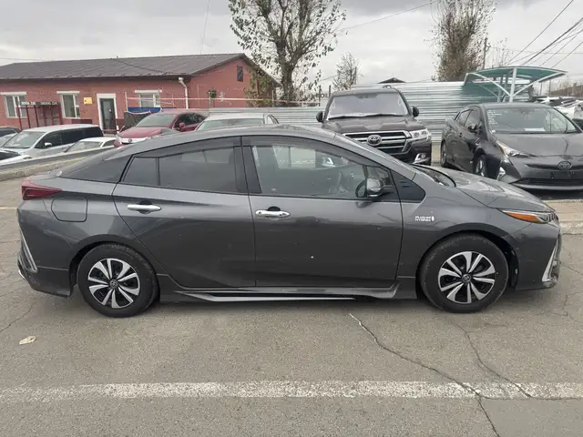 Toyota Prius PRIME 52