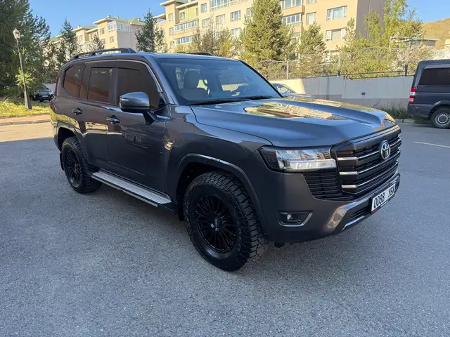 Toyota Land Cruiser 300