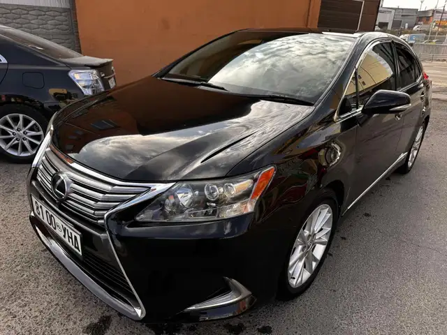 Lexus HS