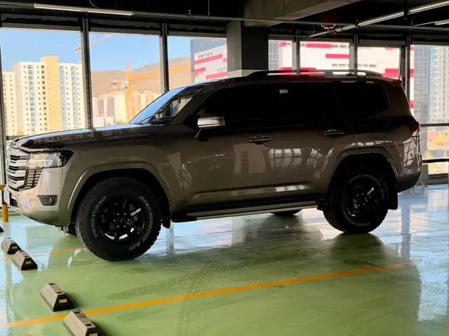 Toyota Land Cruiser 300