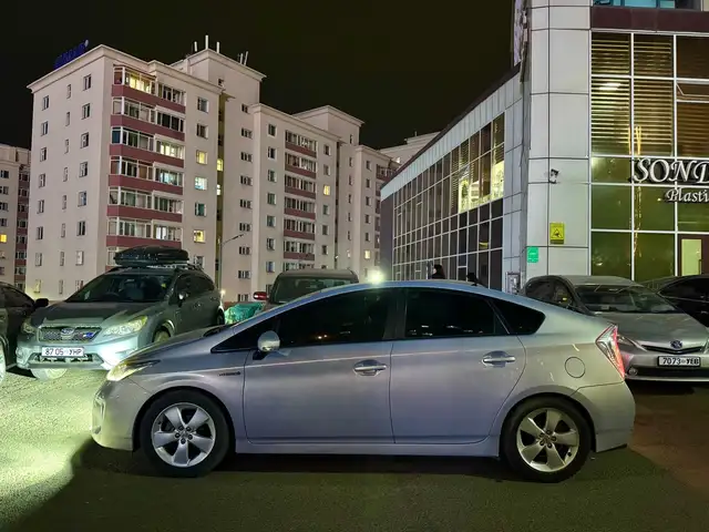 Toyota Prius 30