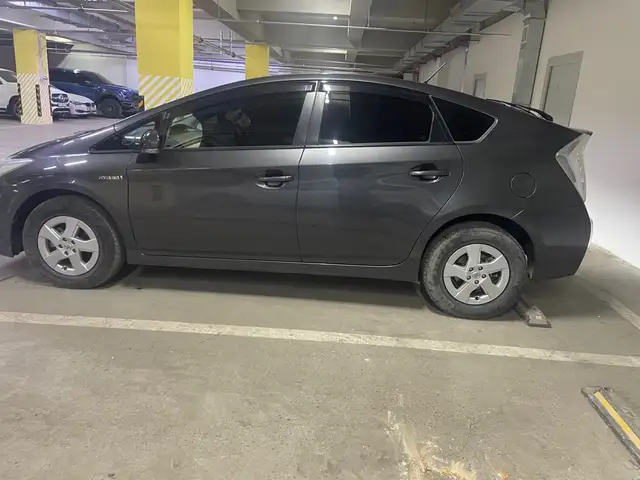 Toyota Prius 30