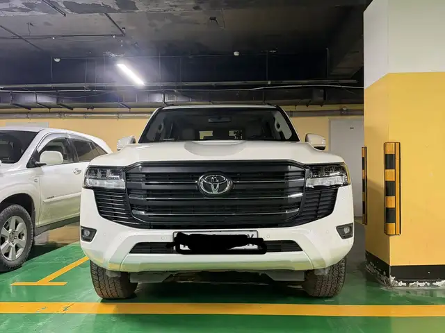 Toyota Land Cruiser 300