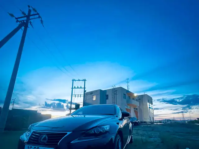 Lexus IS
