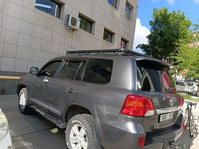 Toyota Land Cruiser 200