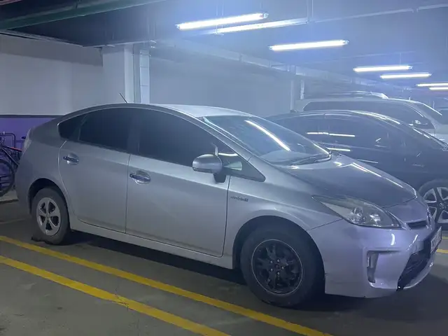 Toyota Prius 30