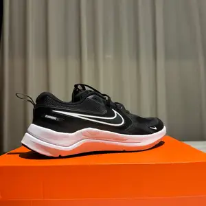 Nike пүүз, Улаанбаатар — Хан-Уул — Зайсан