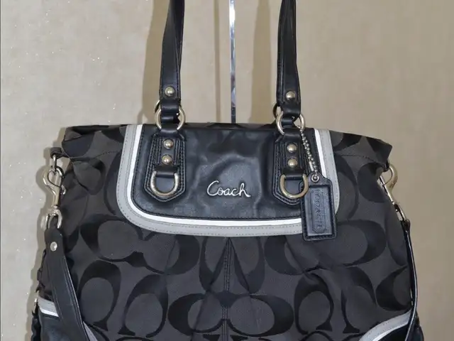 Coach ashley signature shoulder bag, Улаанбаатар — Баянгол — 10-р хороолол