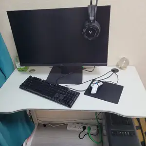 Иж бүрэн computer ширээтэйгээ, Улаанбаатар — Хан-Уул — 10-р хороо
