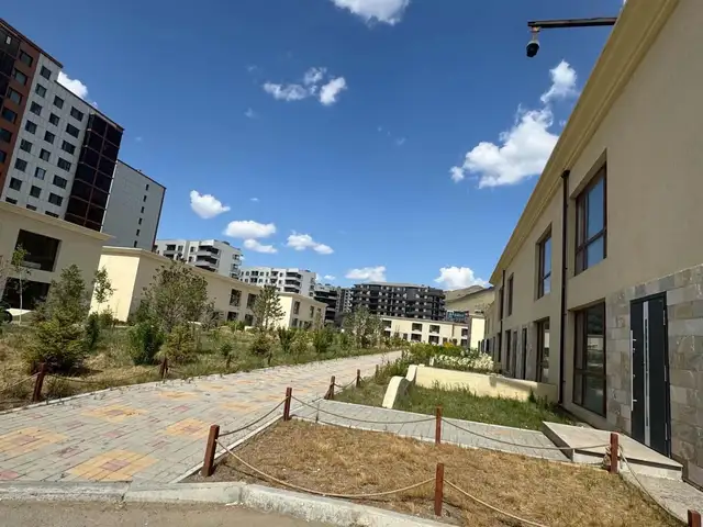 Төвийн шугамтай 196 мкв 2 давхар townhouse, Улаанбаатар — Хан-Уул — Яармаг