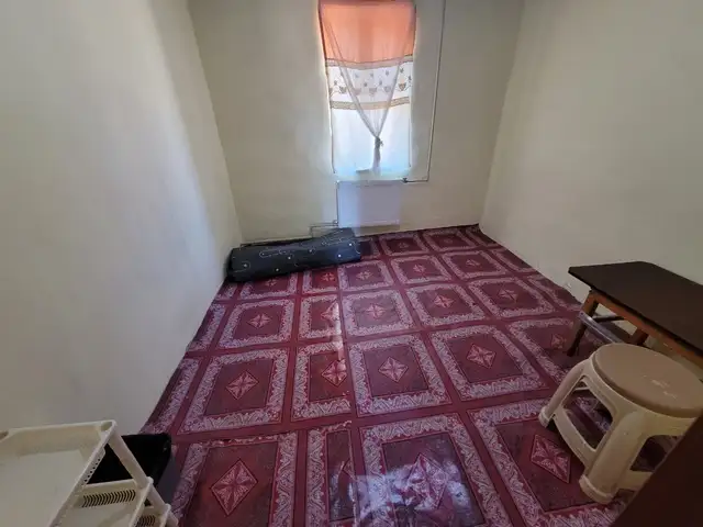 Гэмтэл 5 өрөөтэй нийтийн байранд ганц өрөө, Улаанбаатар — Баянгол — 21-р хороо