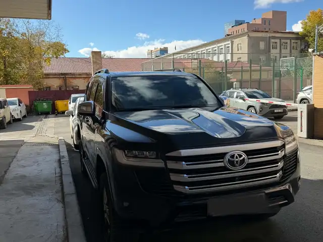 Toyota Land Cruiser 300
