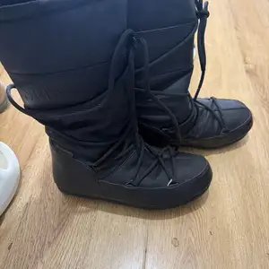 Moon boot emegtei uvliin gutal 36raz, Улаанбаатар — Хан-Уул — Яармаг