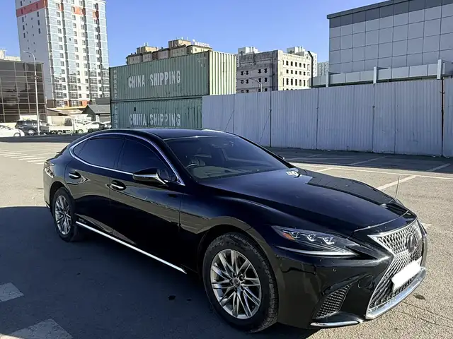 Lexus LS