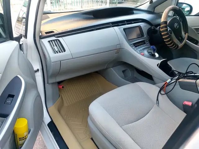 Toyota Prius 30