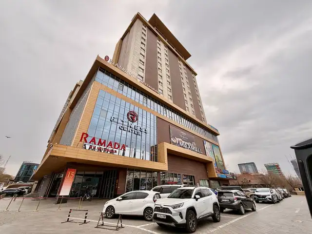 Maxmall худалдааны төвд жижиг талбай, Улаанбаатар — Баянгол — Баруун 4 зам