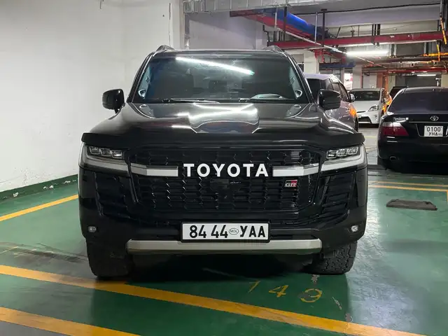 Toyota Land Cruiser 300
