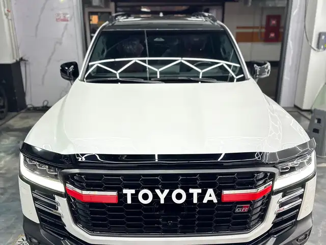 Toyota Land Cruiser 300