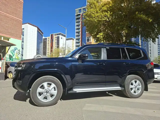Toyota Land Cruiser 300