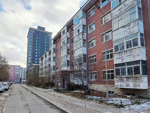 Түмэн молл, doctоr авто засварын чанх хойд талд байрлах 82м2 3 өрөө байр, Улаанбаатар — Баянзүрх — 25-р хороо