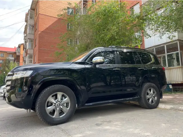 Toyota Land Cruiser 300