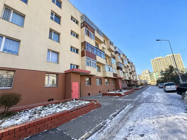 Циркийн зүүн талд гал тогоо тусдаа 68.4мкв 3 өрөө хөлслүүлнэ, Улаанбаатар — Сүхбаатар — 8-р хороо