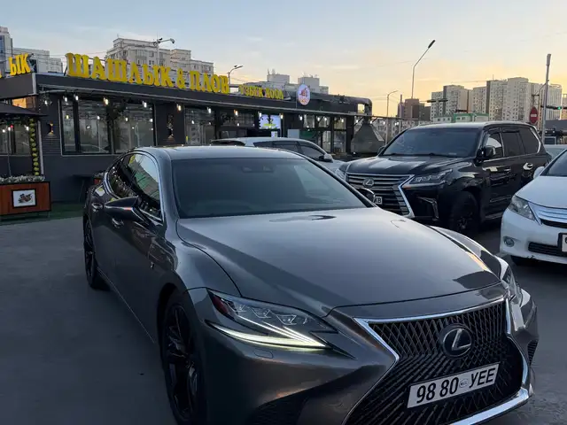 Lexus LS