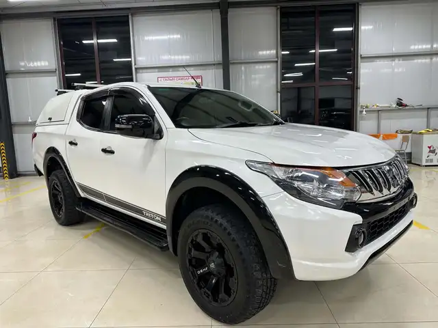 Mitsubishi Pickup