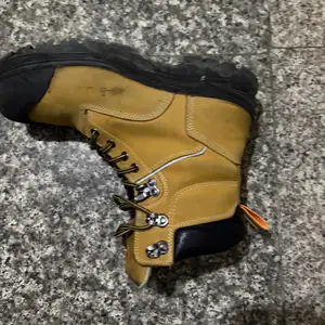 Safety uwliin gutal, Улаанбаатар — Баянгол — Модны 2