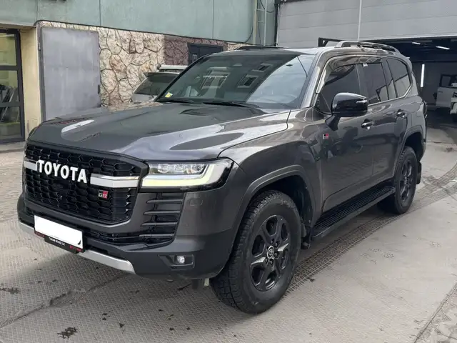 Toyota Land Cruiser 300