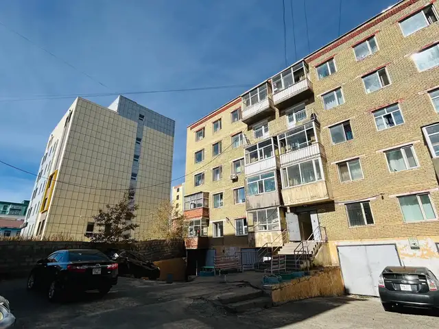 Зүүн 4, торгоны зам дэргэд 80мкв 3 өрөө, Улаанбаатар — Баянзүрх — Зүүн 4 зам