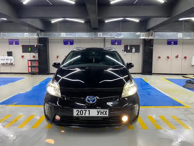Toyota Prius 30