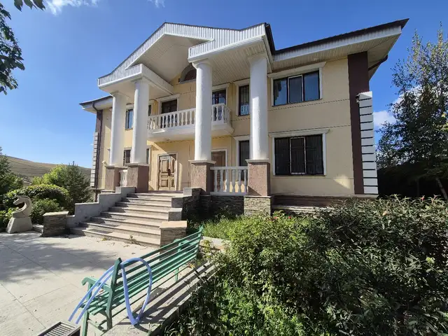 Нүхтэд, winter garden аас холгүй замын зүүн талд 241.63м2 хаус, Улаанбаатар — Хан-Уул — 23-р хороо